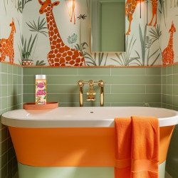 Picture of CUSSONS CREATIONS BATH HAVING A GIRAFFE